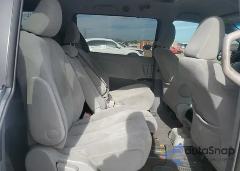 2011 Toyota Sienna Le z USA, uszkodzony, nr VIN 5TDKK3DC7BS005706